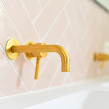 badkamer: gouden kranen